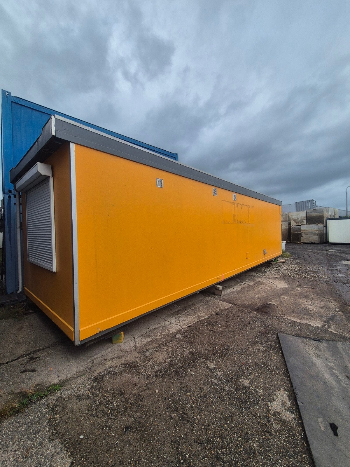 Kantoorunit 10x3m met toilet, keukenblok en twee ruimtes, Ophalen of Verzenden