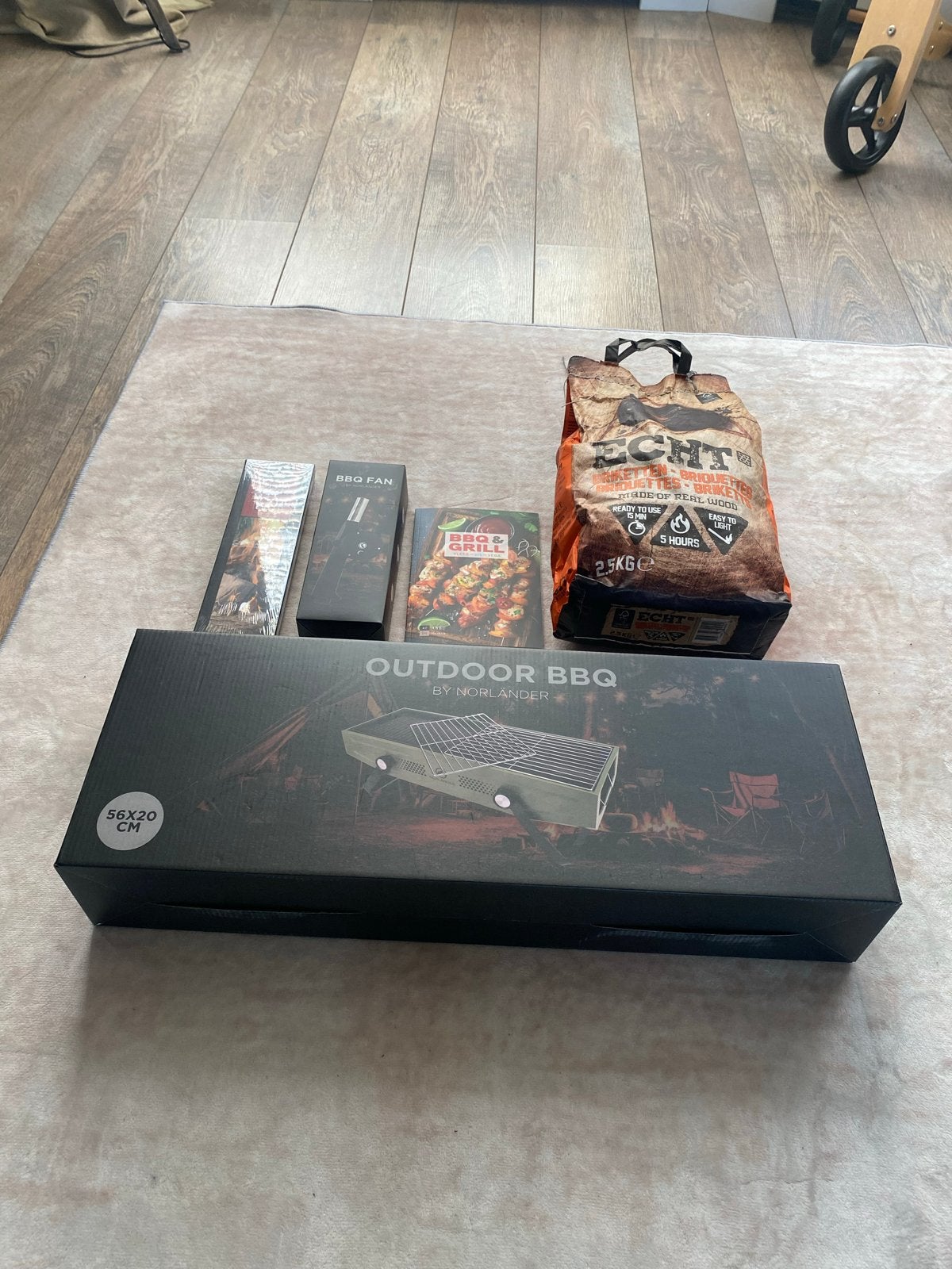 Complete BBQ Set: Outdoor BBQ, Briketten, Fan, Lucifers, Boe, Ophalen of Verzenden, Nieuw