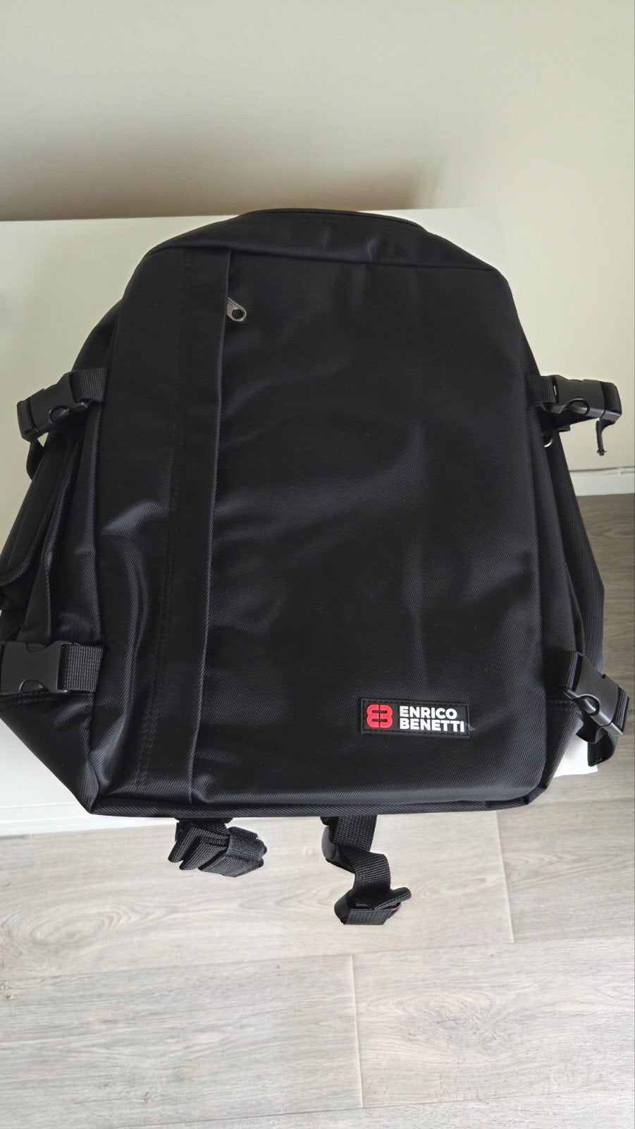Te koop: NIEUWE Enrico Benetti rugtas, Ophalen of Verzenden, Nieuw, Zwart, 30 cm of meer