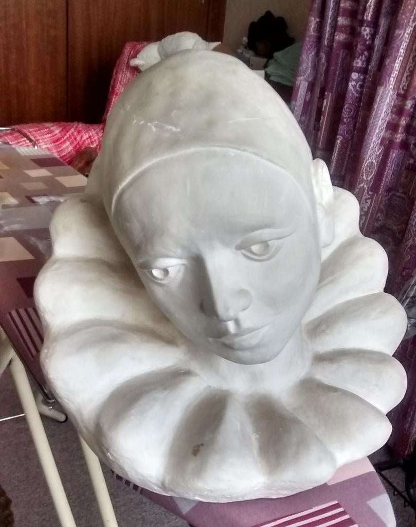 Mooi ongeschonden beeld van Pierrot (kalksteen of gips), Ophalen, Gips, 20 - 50 cm, Wit