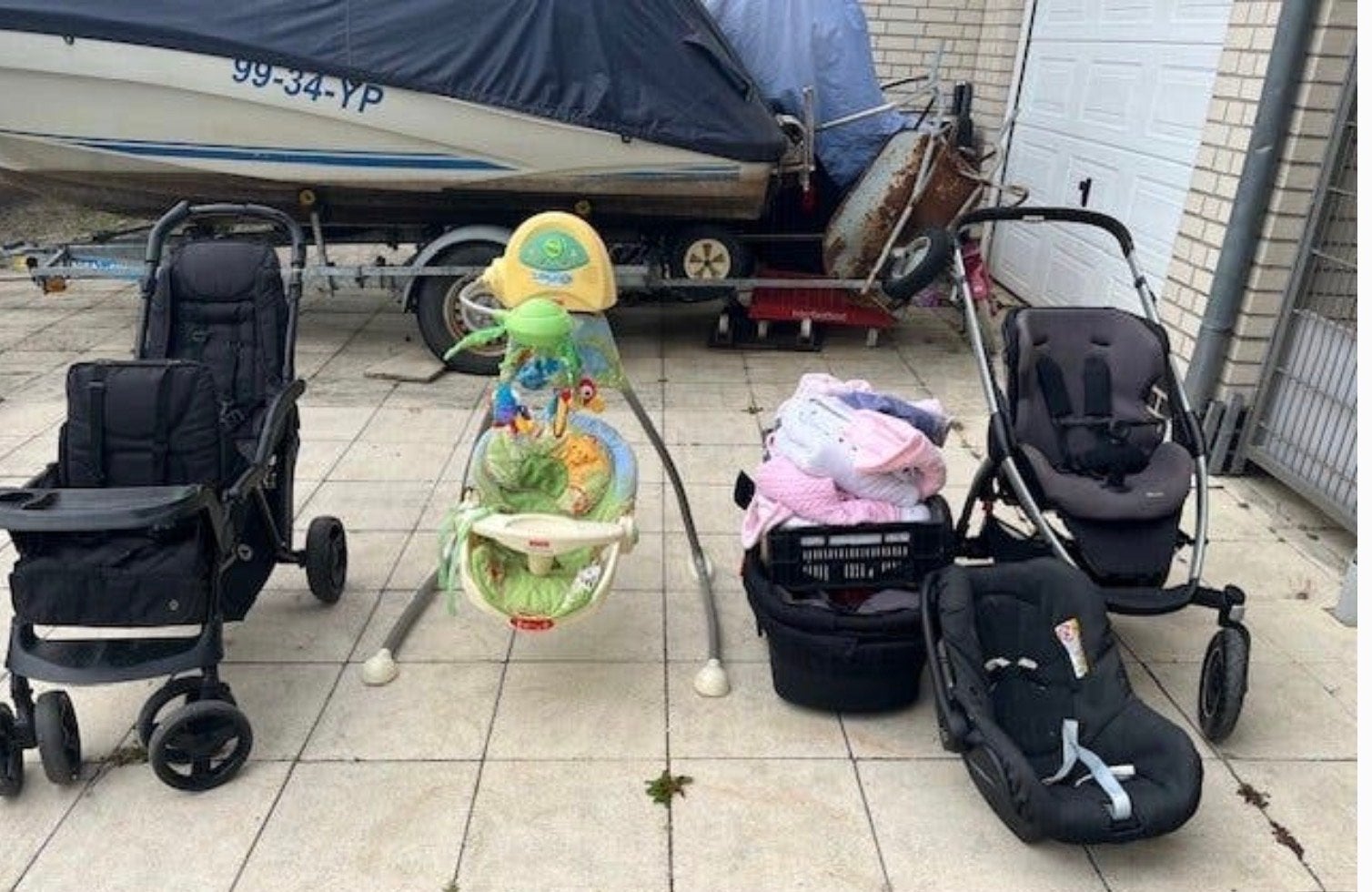 SPOED!  KINDERWAGENS EN MEER BABY SPULLEN!