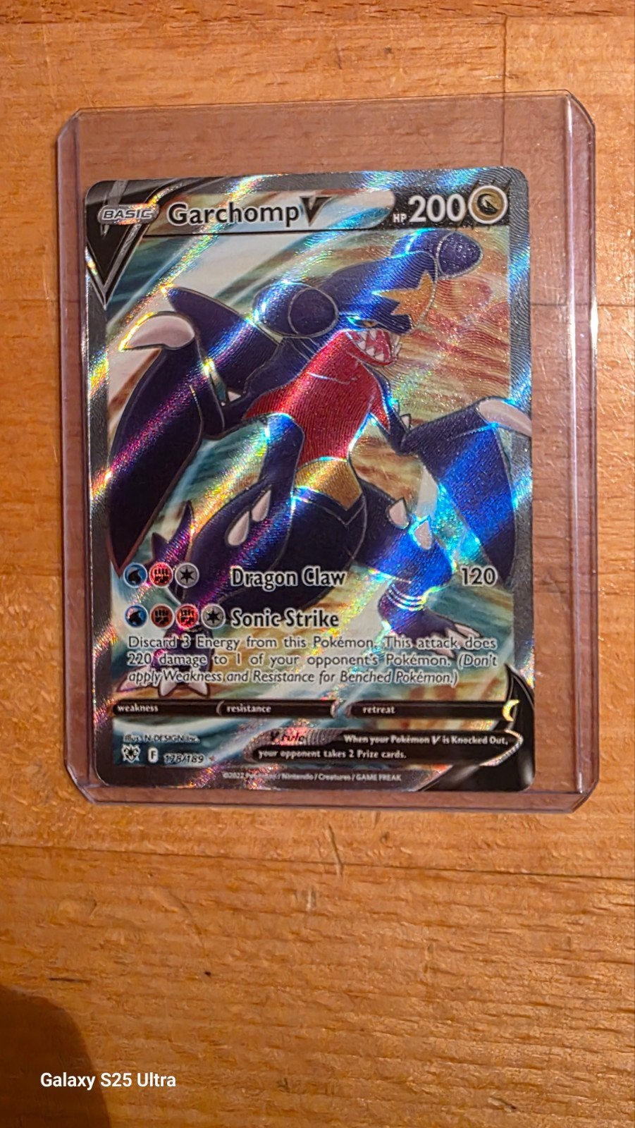 Garchomp V Pokémon Kaart - Zo goed als nieuw, Ophalen of Verzenden, Zo goed als nieuw, Losse kaart, Foil