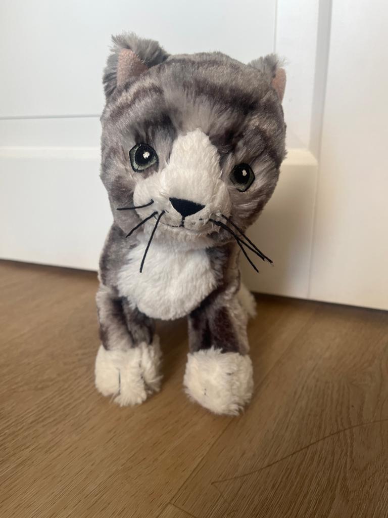 Schattige Gestreepte Kat Knuffel - Zo goed als nieuw, Overige merken, Overige karakters, Grijs, Ophalen of Verzenden