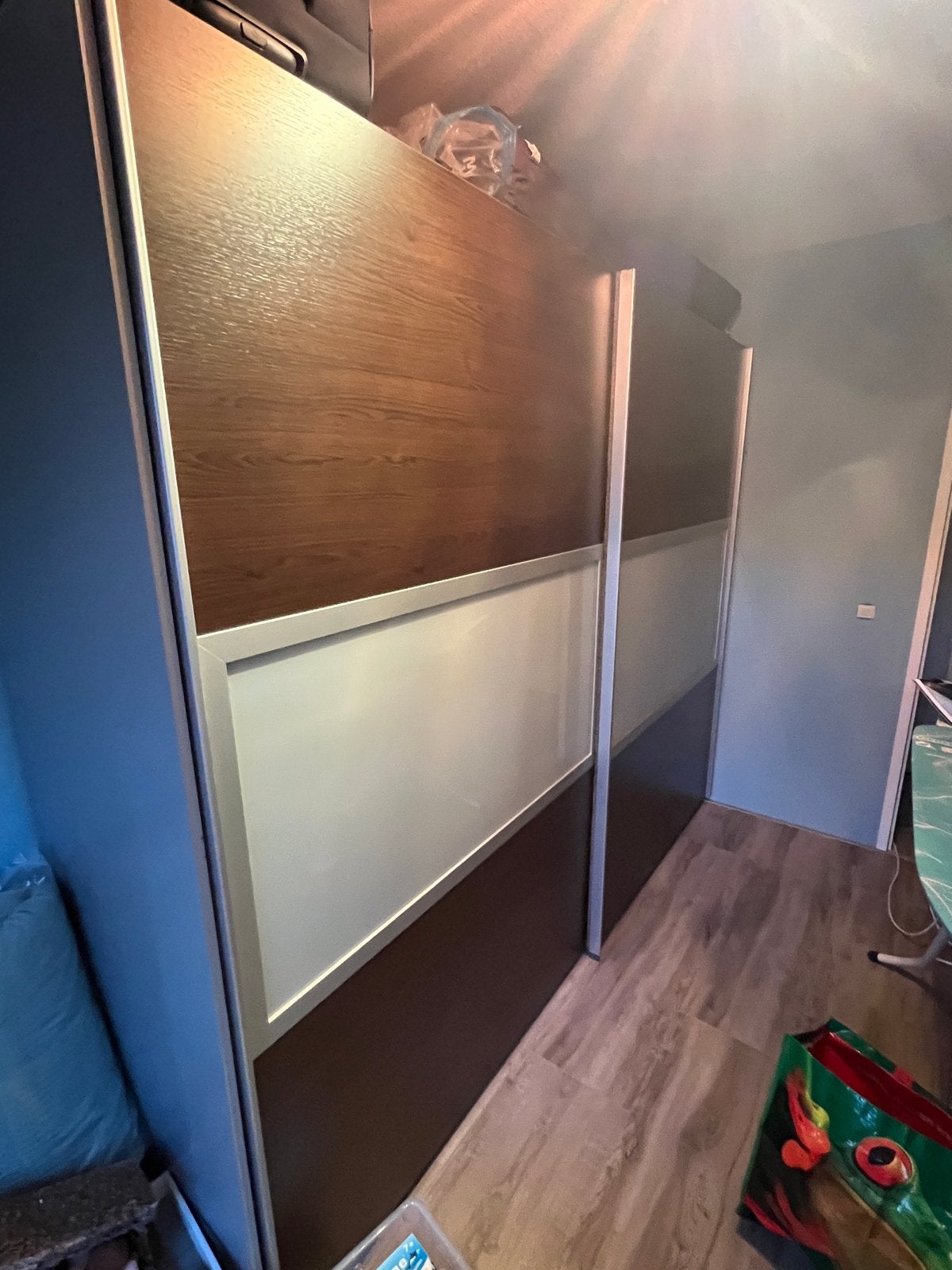 Grote kledingkast met schuifdeuren en veel opbergruimte, Ophalen, Gebruikt, 200 cm of meer, 150 tot 200 cm