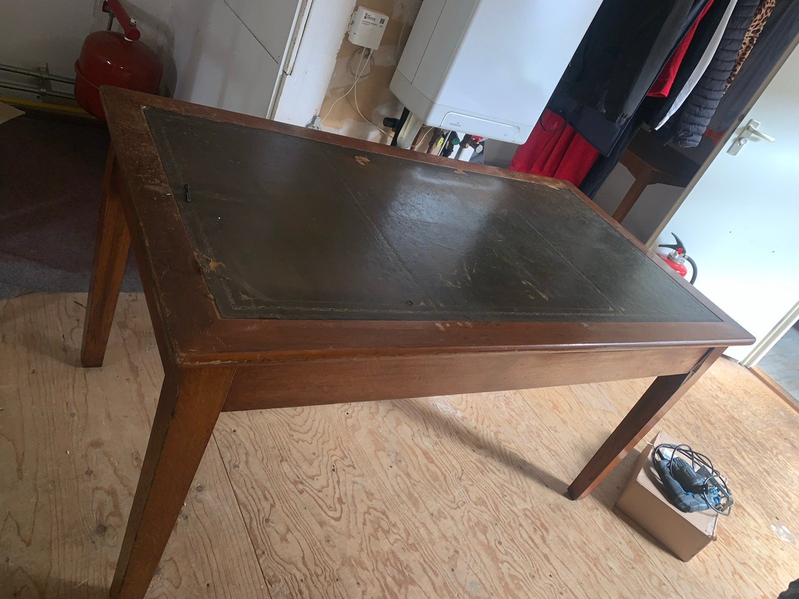 Antieke houten tafel met lederen blad, Ophalen