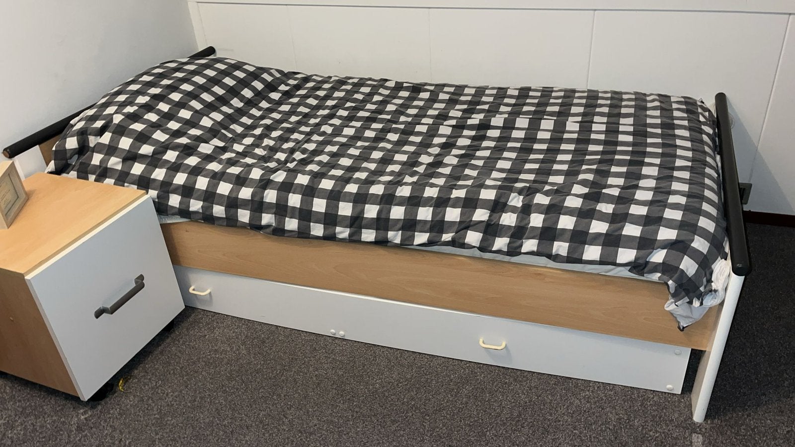 Bed 90x200  met onderschuifbed + nachtkastje, Ophalen, Overige materialen, Gebruikt, 90 cm