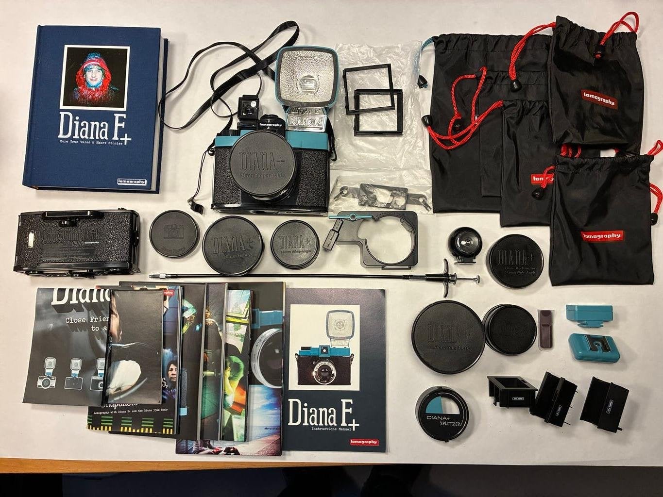 Lomography Diana F+ Deluxe Kit met accessoires en boek, Ophalen of Verzenden, Zo goed als nieuw, Compact, Overige Merken
