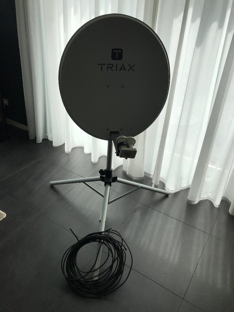 Schotel voor tv, Caravans en Kamperen, Caravan accessoires, Ophalen, Gebruikt