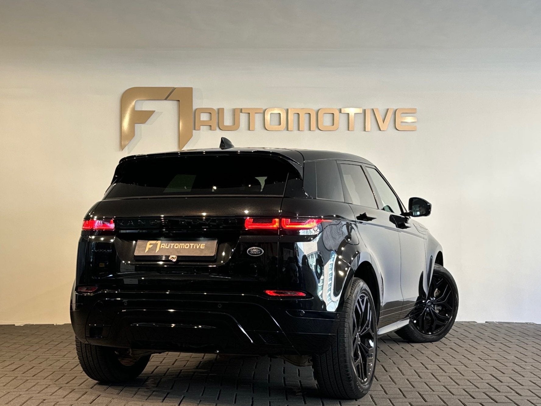 Land Rover Range Rover Evoque 2.0 P200 AWD HSE Memory|Trekha, Auto's, Land Rover, 4 cilinders, Zwart, Leder, Bedrijf