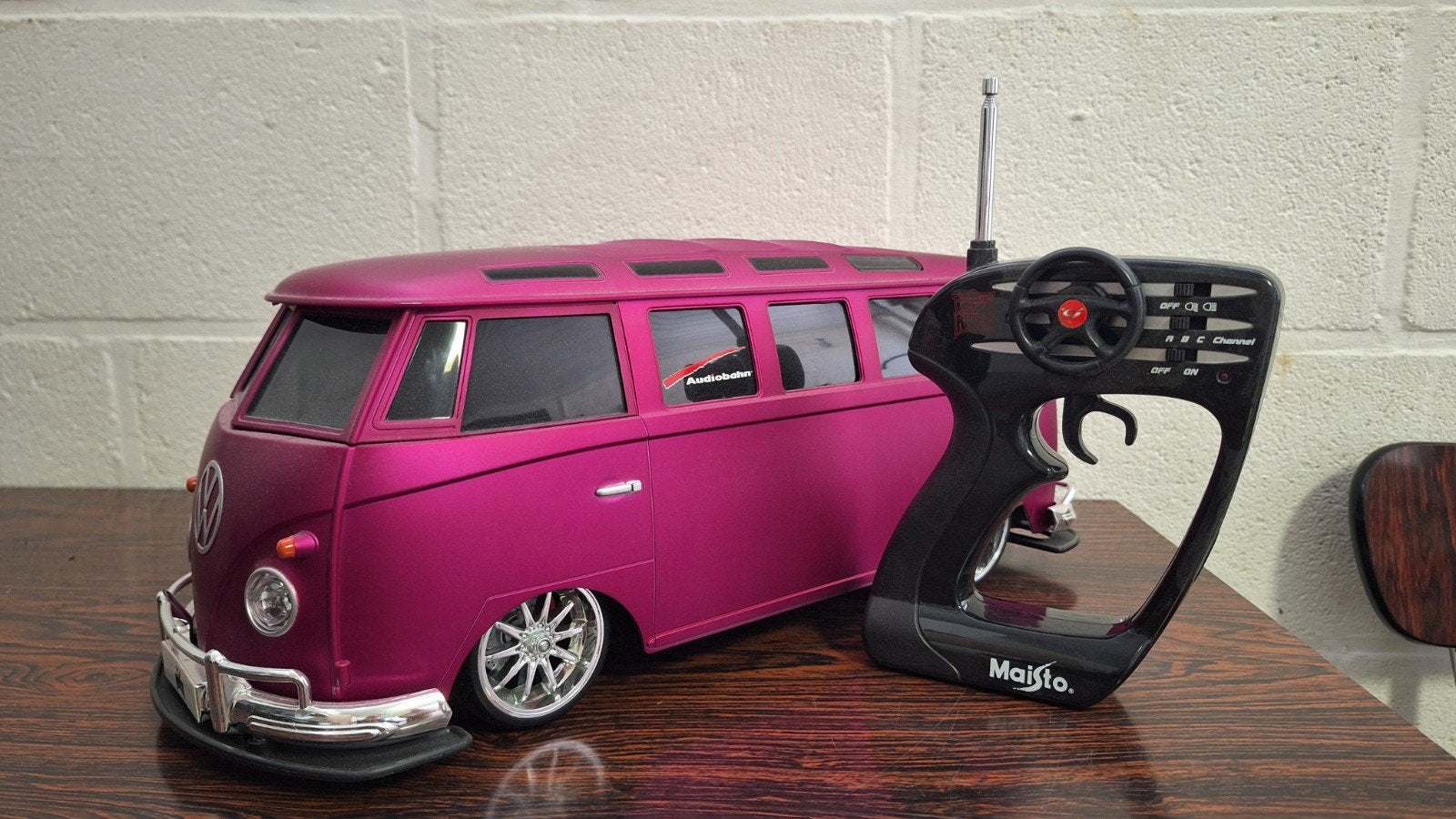 Maisto Custom R/C Shop 1:10 VW Van "Samba" - Nieuw in doos, Hobby en Vrije tijd, Modelbouw | Radiografisch | Auto's, Elektro, Nieuw