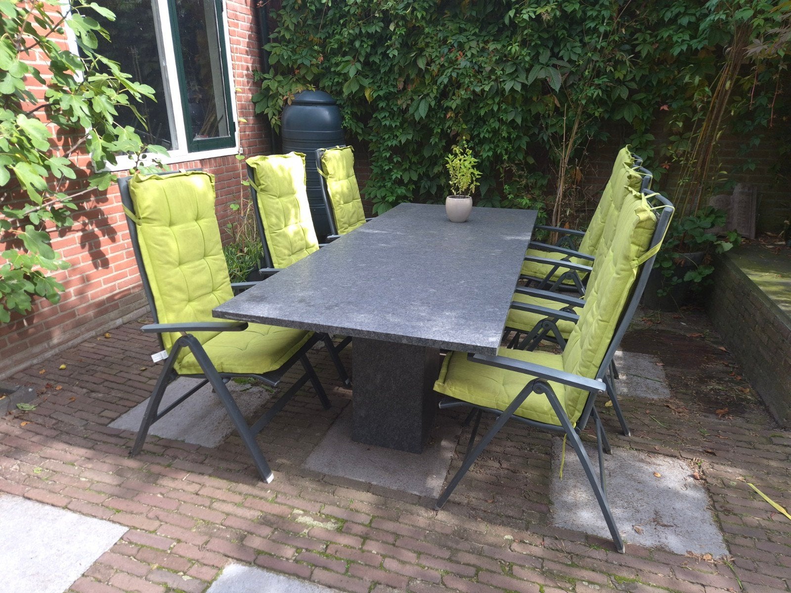 Prachtige robuuste natuurstenen tuintafel
Pracht, Tuin en Terras, Ophalen, Overige materialen, Gebruikt, Eettafel