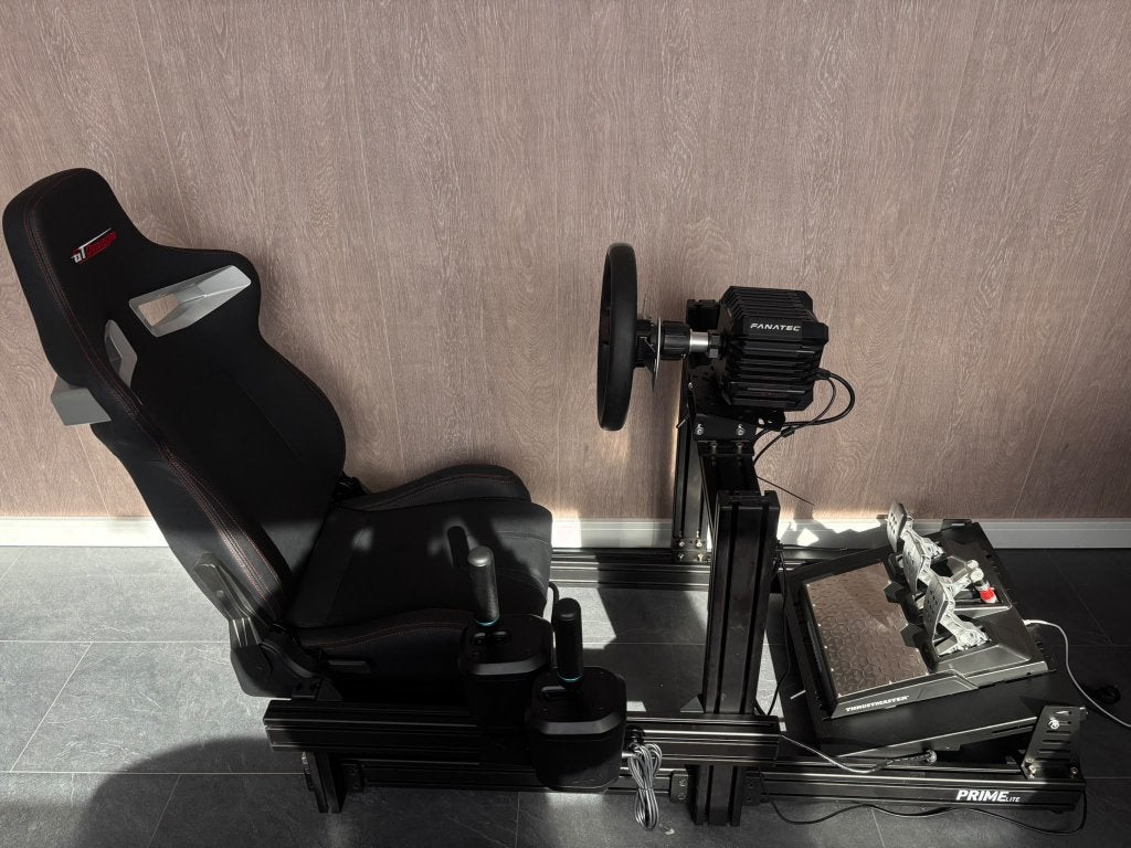 Foto 2 van Complete Racing Sim - DD 8Nm / GT Omega / T-LCM / 2x Shifter