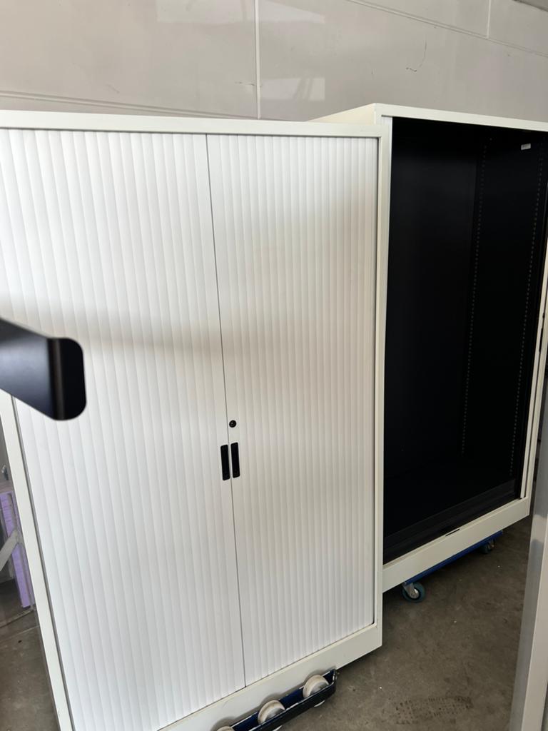 Twee witte roldeurkasten, Ophalen, Zo goed als nieuw, 25 tot 50 cm