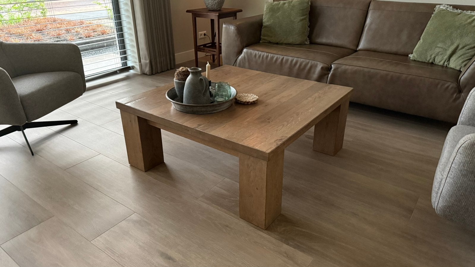 Massief eiken salontafel 100x100cm, hoogte 42cm, Ophalen