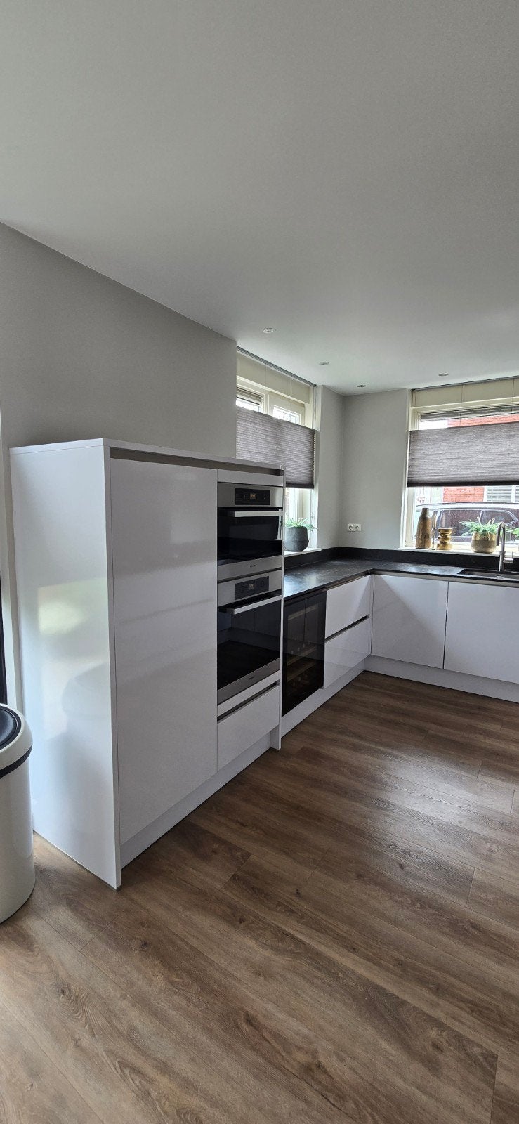 Witte greeploze Tieleman  keuken met Miele apparatuur, Ophalen, U-keuken, Wit, Zo goed als nieuw