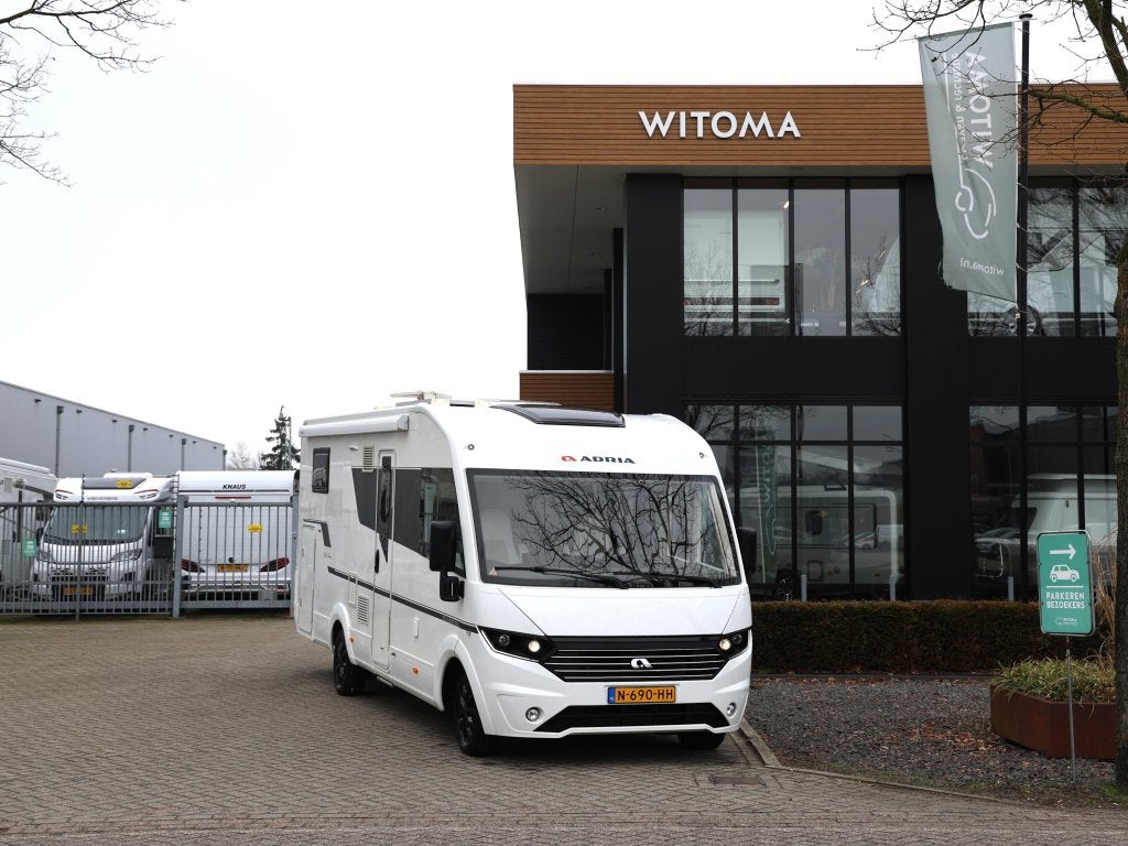 Adria Sonic I 700 SC Premio Queensbed/hefbed, Caravans en Kamperen, Campers, Ringverwarming, Bedrijf, Adria, Luifel