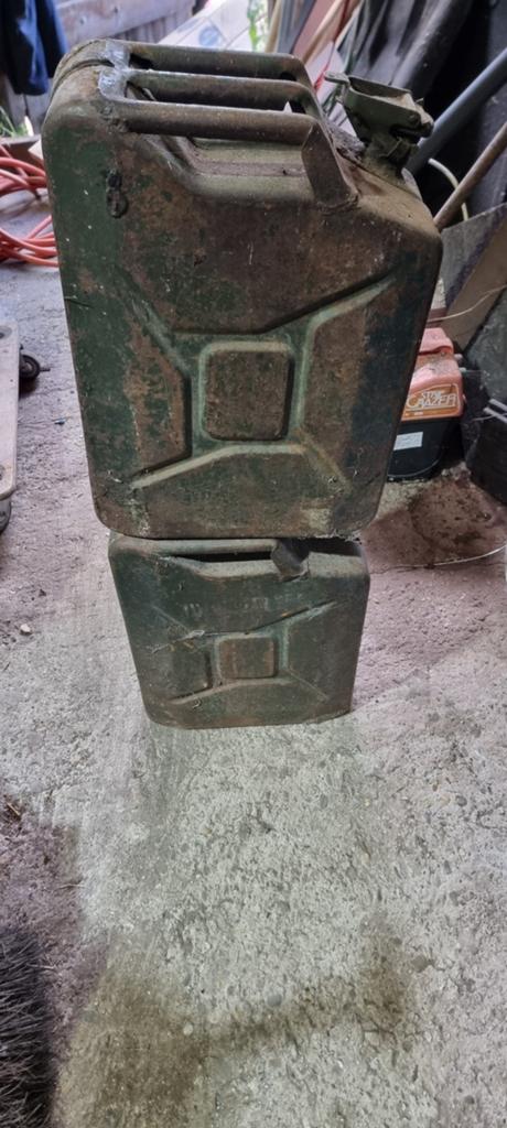 Oude leger jerrycans (2 stuks), Ophalen of Verzenden, Gebruikt, Universele onderdelen