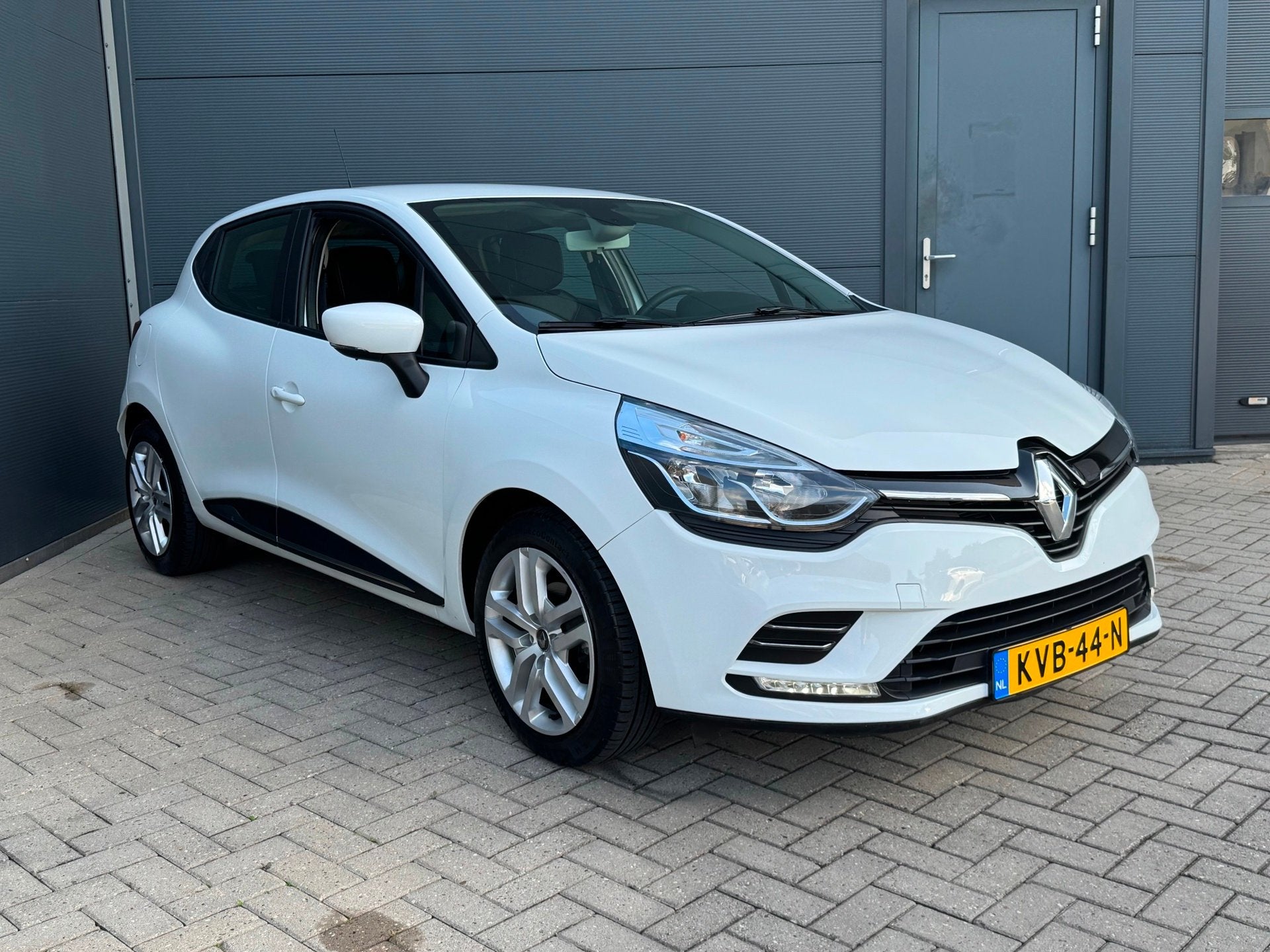Renault CLIO 0.9 TCe Limited / Navi / Pdc / 14.000 km !, Voorwielaandrijving, 898 cc, Gebruikt, Euro 6