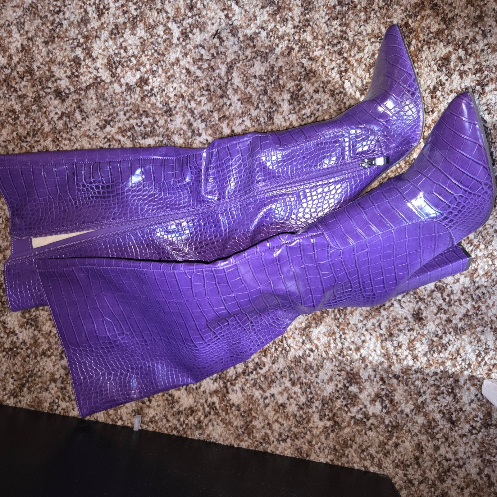 Paarse knielaarzen maat 39 met krokodillenmotief, Kleding | Dames, Schoenen, Ophalen of Verzenden, Nieuw, Overige kleuren