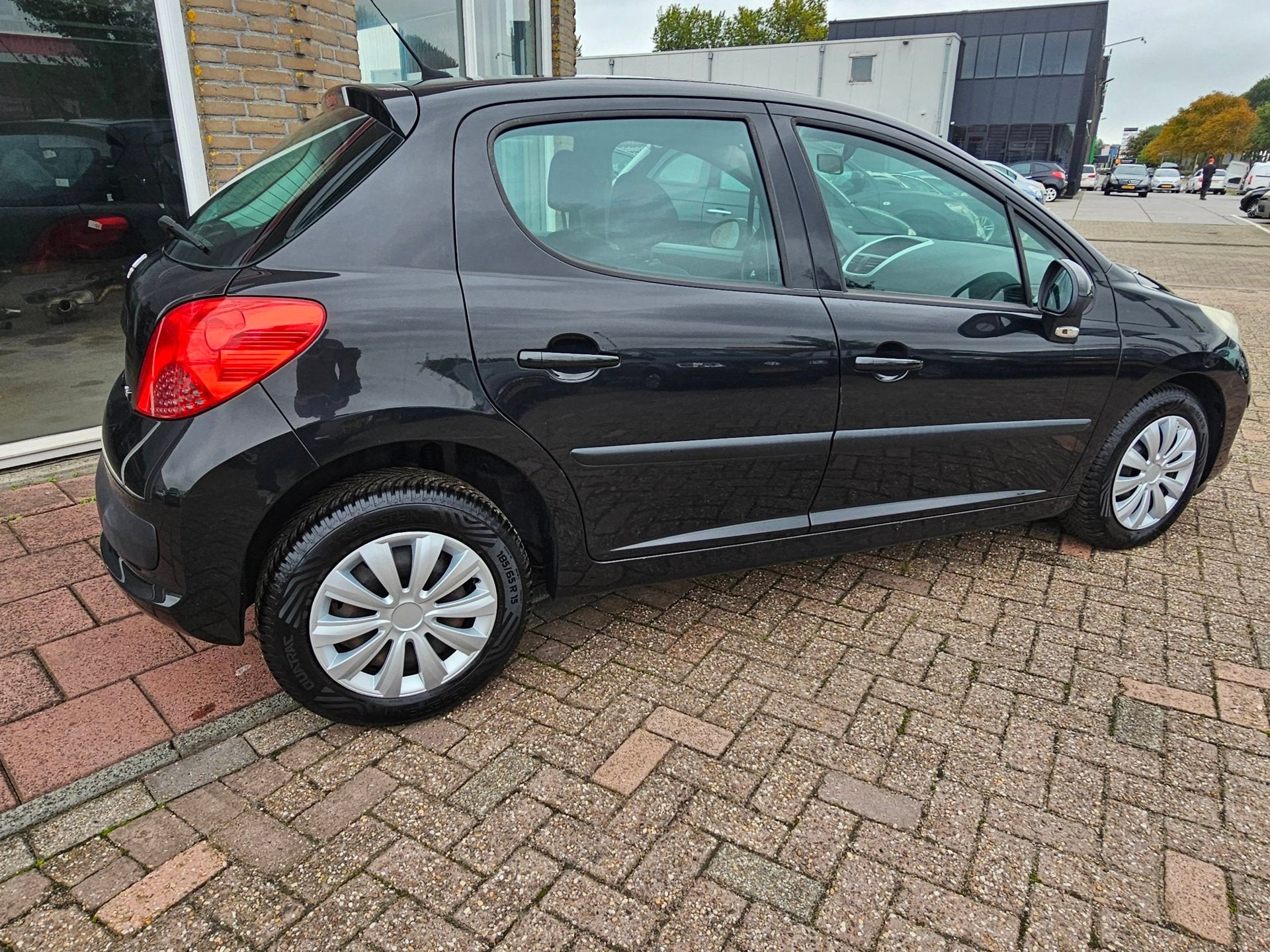 Peugeot 207 1.4 VTi Cool 'n Blue - Airco - Cruise control, Voorwielaandrijving, Stof, Gebruikt, Zwart