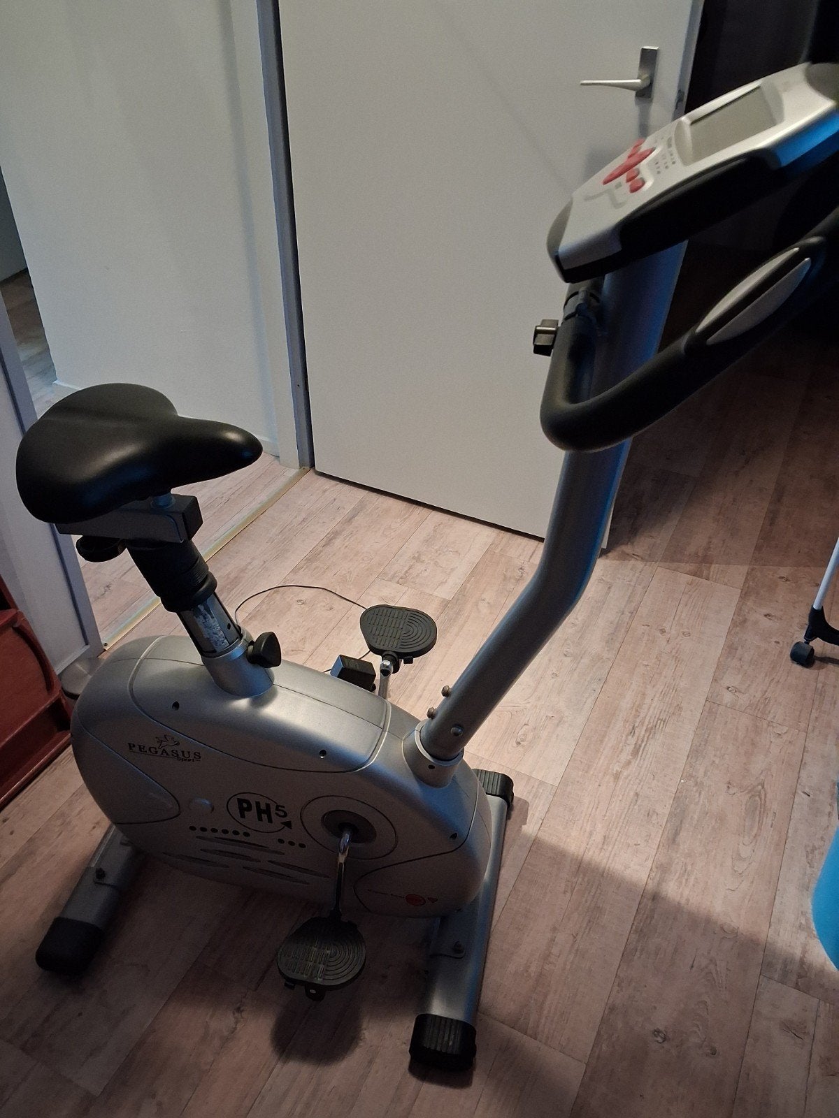 fietstrainer Agapus met electra., Ophalen, Zo goed als nieuw, Benen, Overige typen