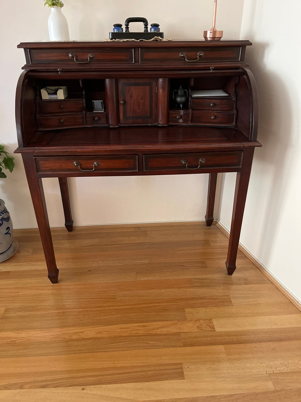 Antiek rolluikbureau van donker hout, Ophalen