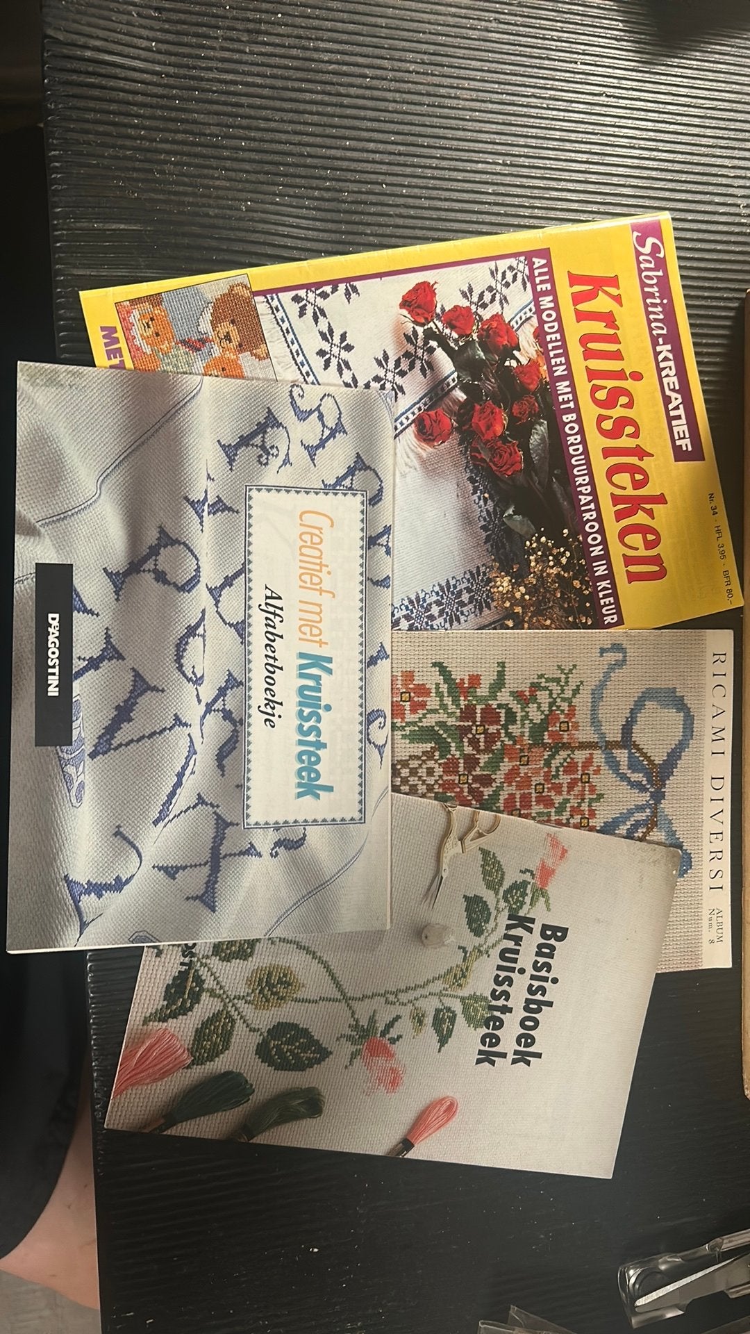 4 boekjes over borduren en patroontjes, Ophalen of Verzenden, Zo goed als nieuw, Patroon