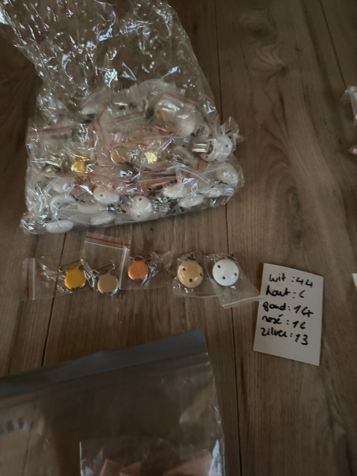 Foto 9 van Mega collectie van 6200+ siliconen kralen te koop