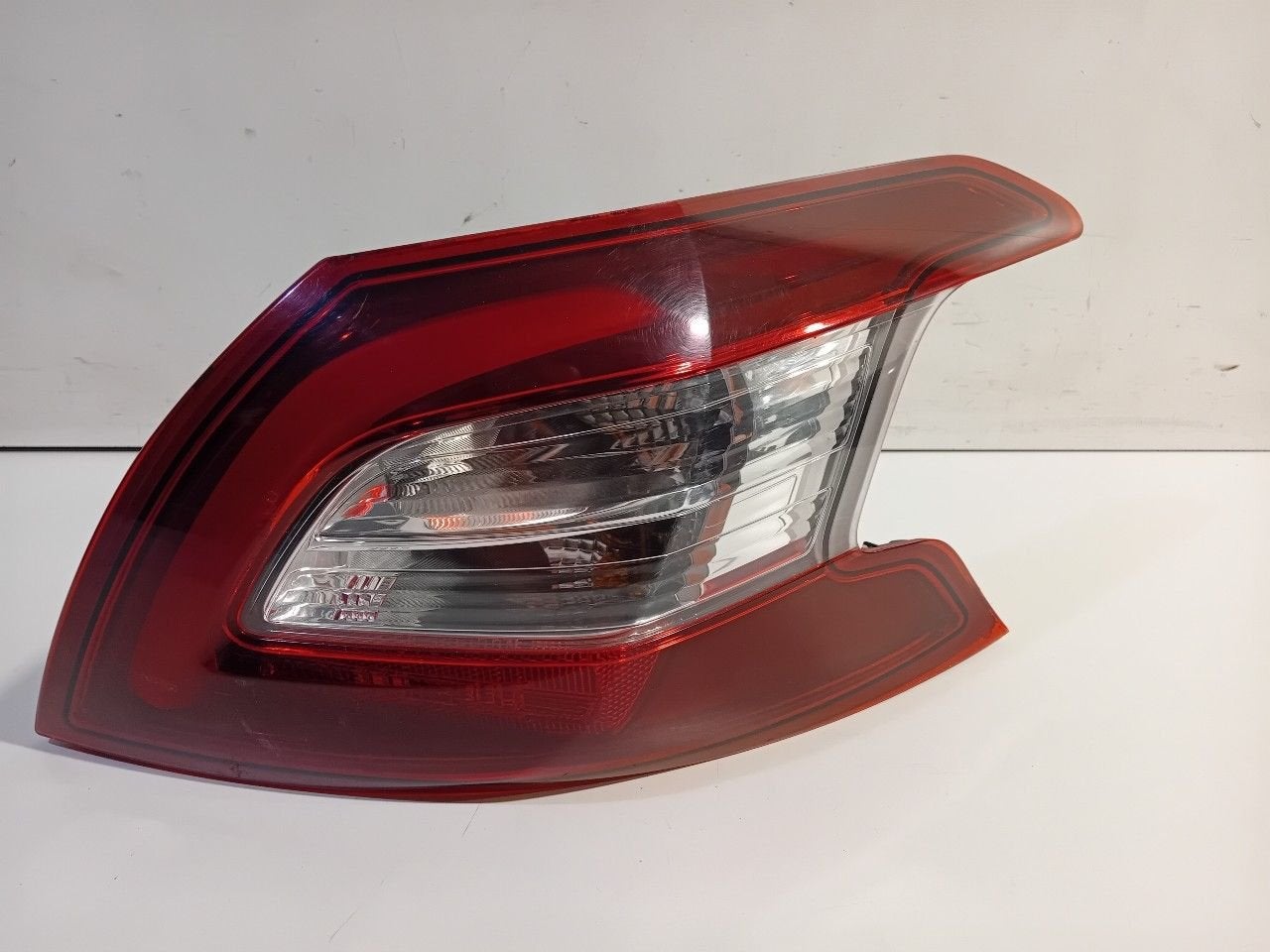 Achterlicht carrosserie rechts Peugeot 308, Onderdelen@venauto.nl, Van der Ven Autorecycling B.V., Gebruikt, Ettenseweg 76, 4706 PB Roosendaal, The Netherlands