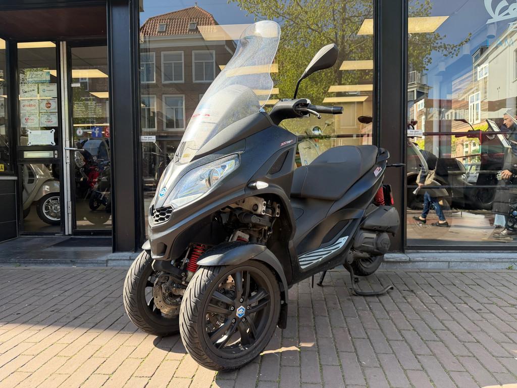 Piaggio 300 MP3 HPE Sport 2019 | 8712KM | Motorschade | Star, Gedempte oude gracht 112
2011GW  Haarlem, NL, Scooter, Piaggio, 278 cc