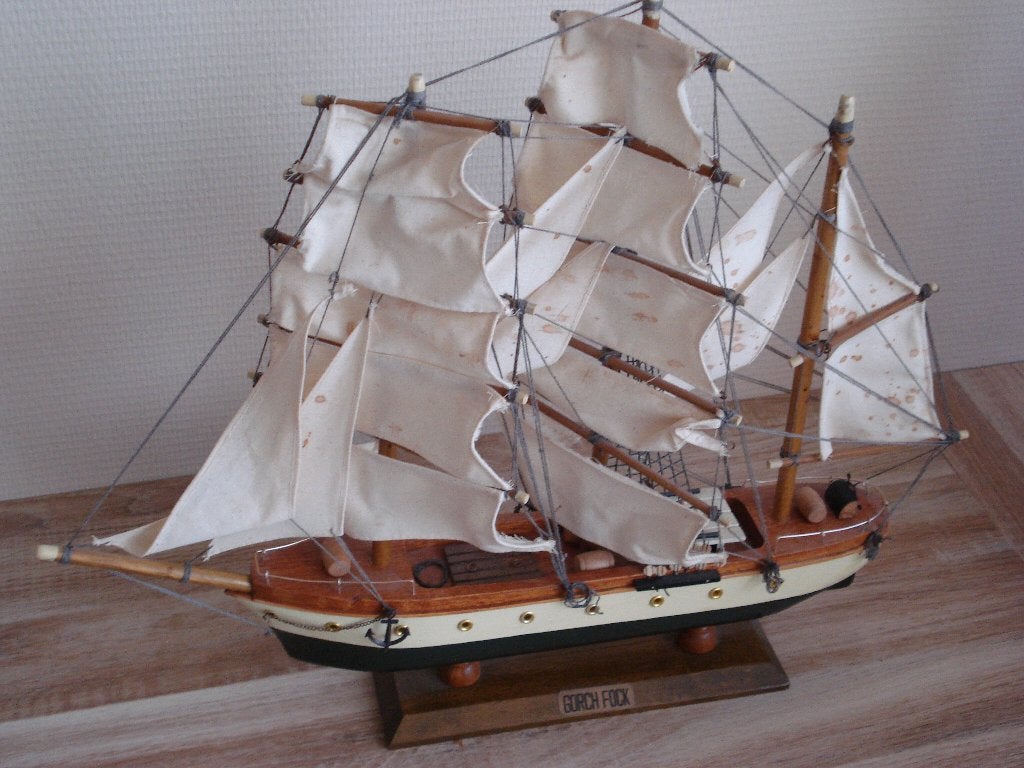 ZEILBOOT  GORCH- FOCK, Verzamelen, Scheepvaart, Ophalen of Verzenden, Zo goed als nieuw, Zeilboot, Kaart, Foto of Prent