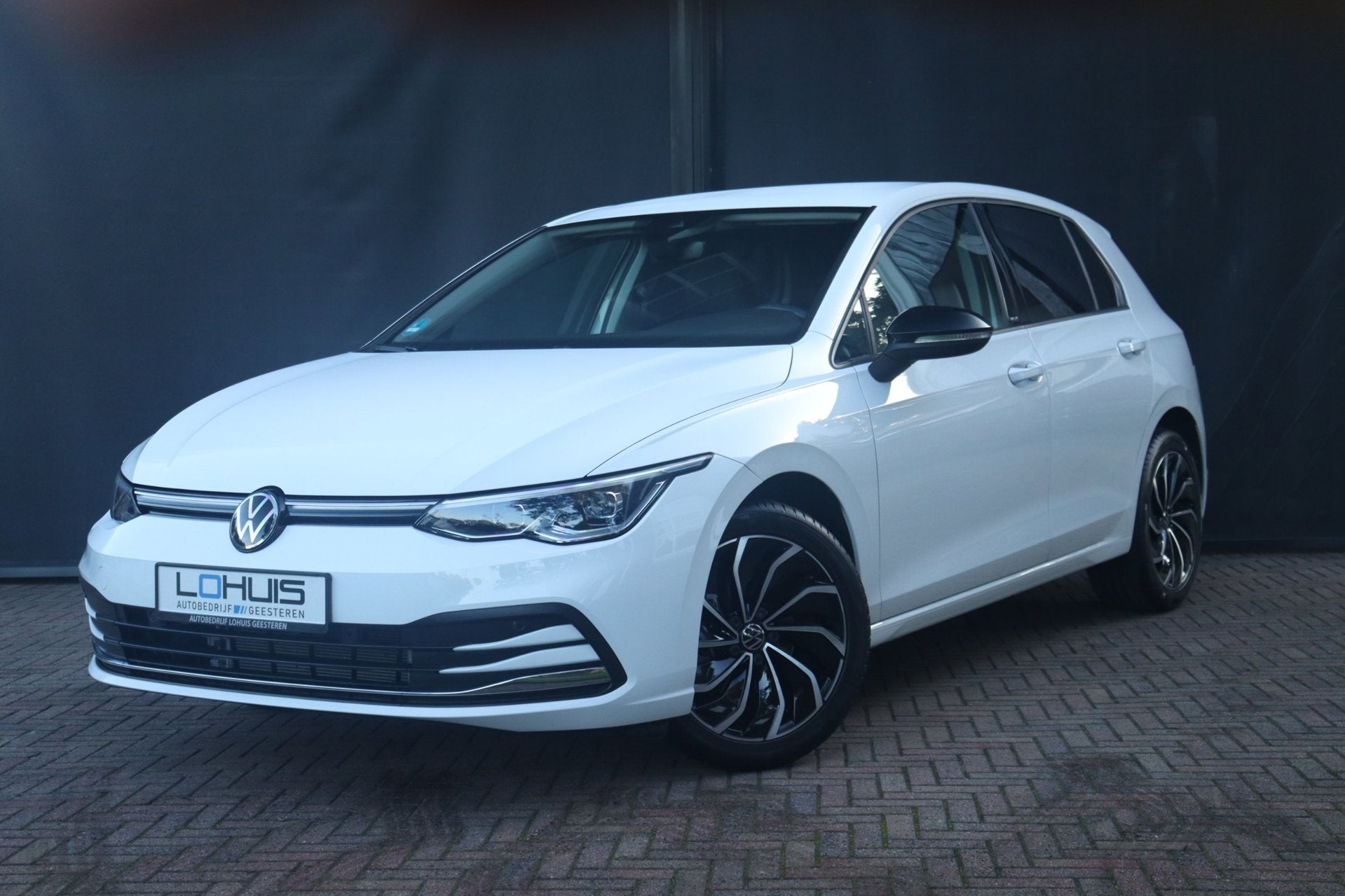 Volkswagen Golf 1.0 TSI Life | ACC | VIRTUAL | CARPLAY | STU, Voorwielaandrijving, Stof, Gebruikt, Wit