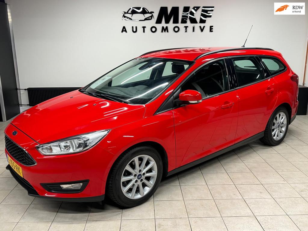 Ford Focus Wagon 1.0 Trend Edition 2015 Rood Airco/LMV/NAVI!, 101 pk, Gebruikt, Euro 6, Handgeschakeld