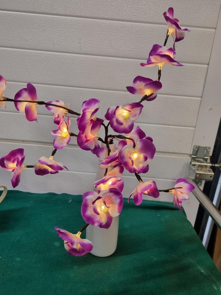 kunstbloemen orchidee met led verlichting, Ophalen of Verzenden, 'T Olde Gre-j, Info@toldegrej.nl, Endepoelstraat 20f Didam
