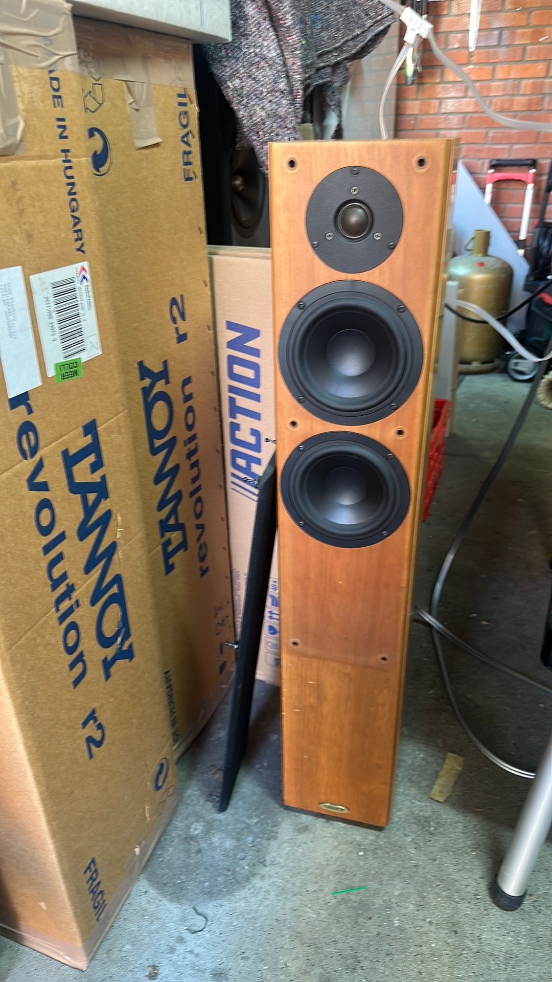 Tannoy Revolution r2, Ophalen of Verzenden, Zo goed als nieuw, Overige merken