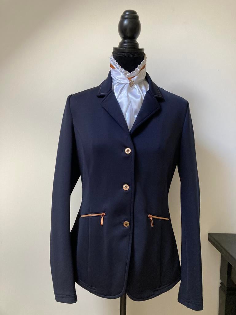 Wedstrijdjasje blauw rose goud 42 (40!) Equitheme ZGAN, Dressuur, Ophalen of Verzenden, Zo goed als nieuw, Dames
