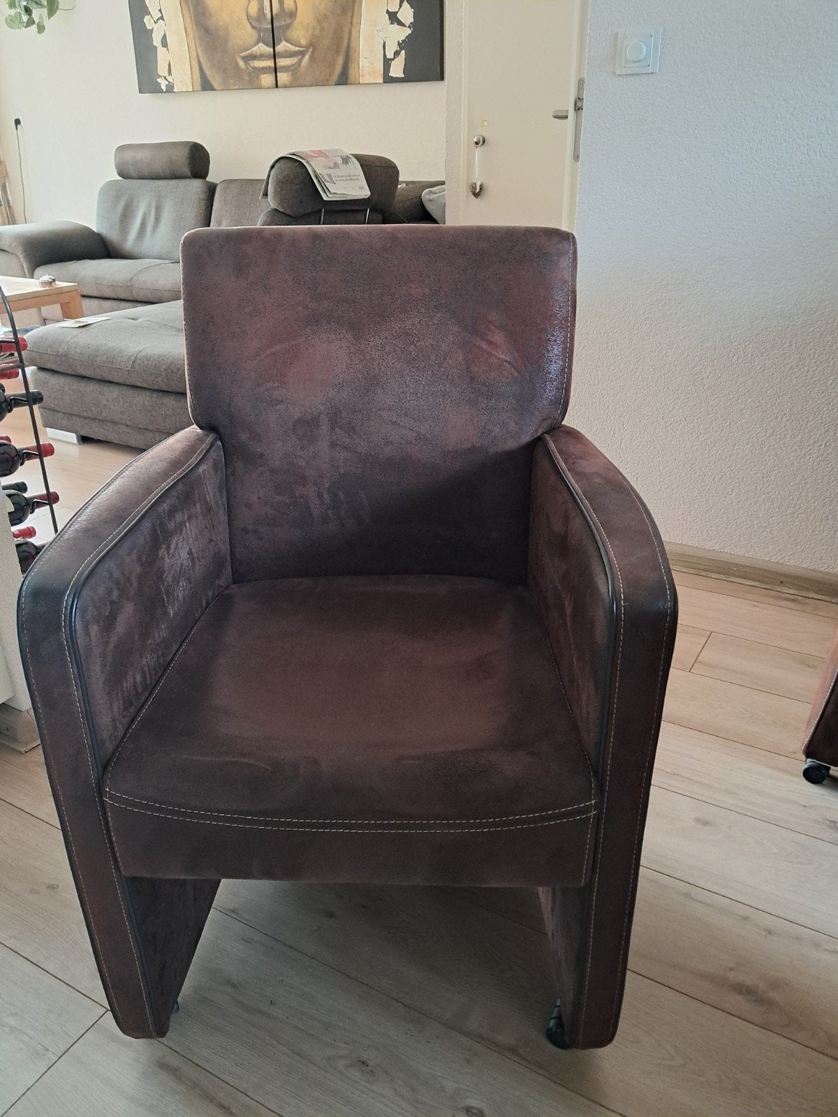 4 Bruine eetkamerstoelen, verrijdbaar., Ophalen, Gebruikt, Minder dan 75 cm, Stof