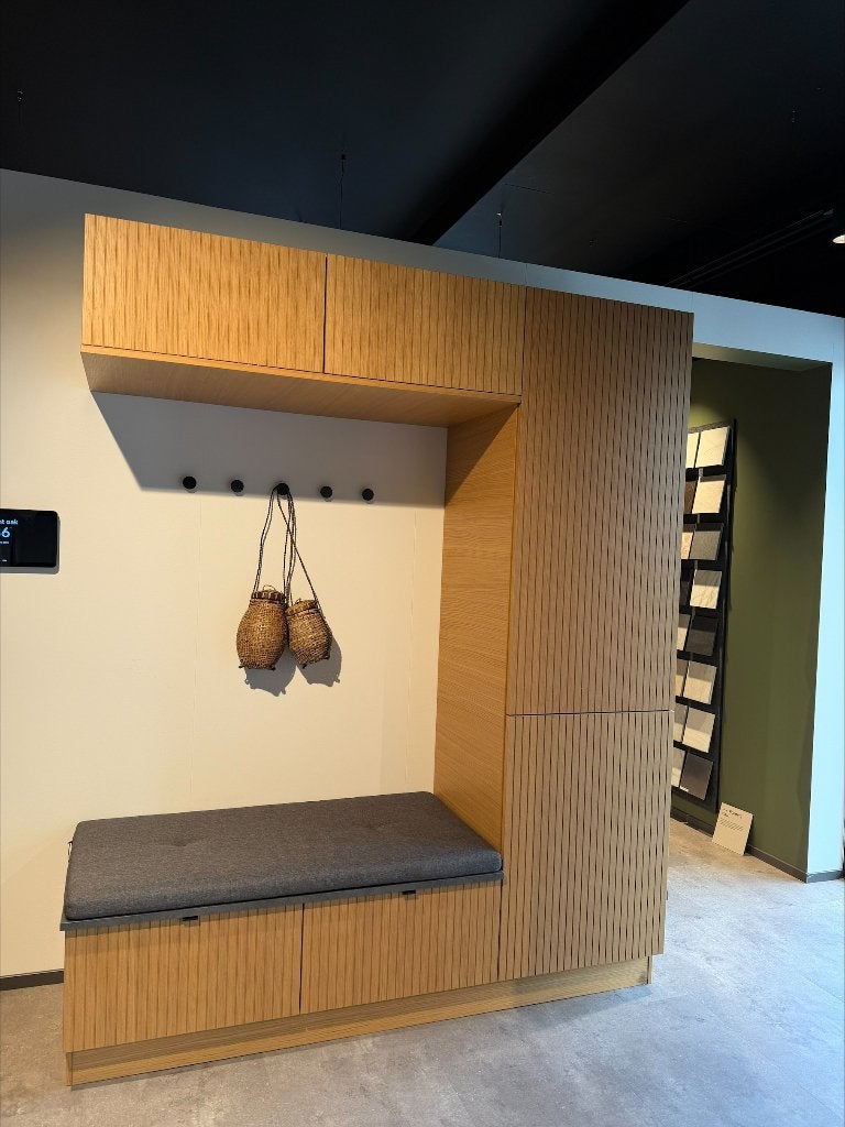 KVIK Garderobe in Corisa Light Oak - showroom sale, Japandi, 200 cm of meer, Met klep(pen), 150 tot 200 cm