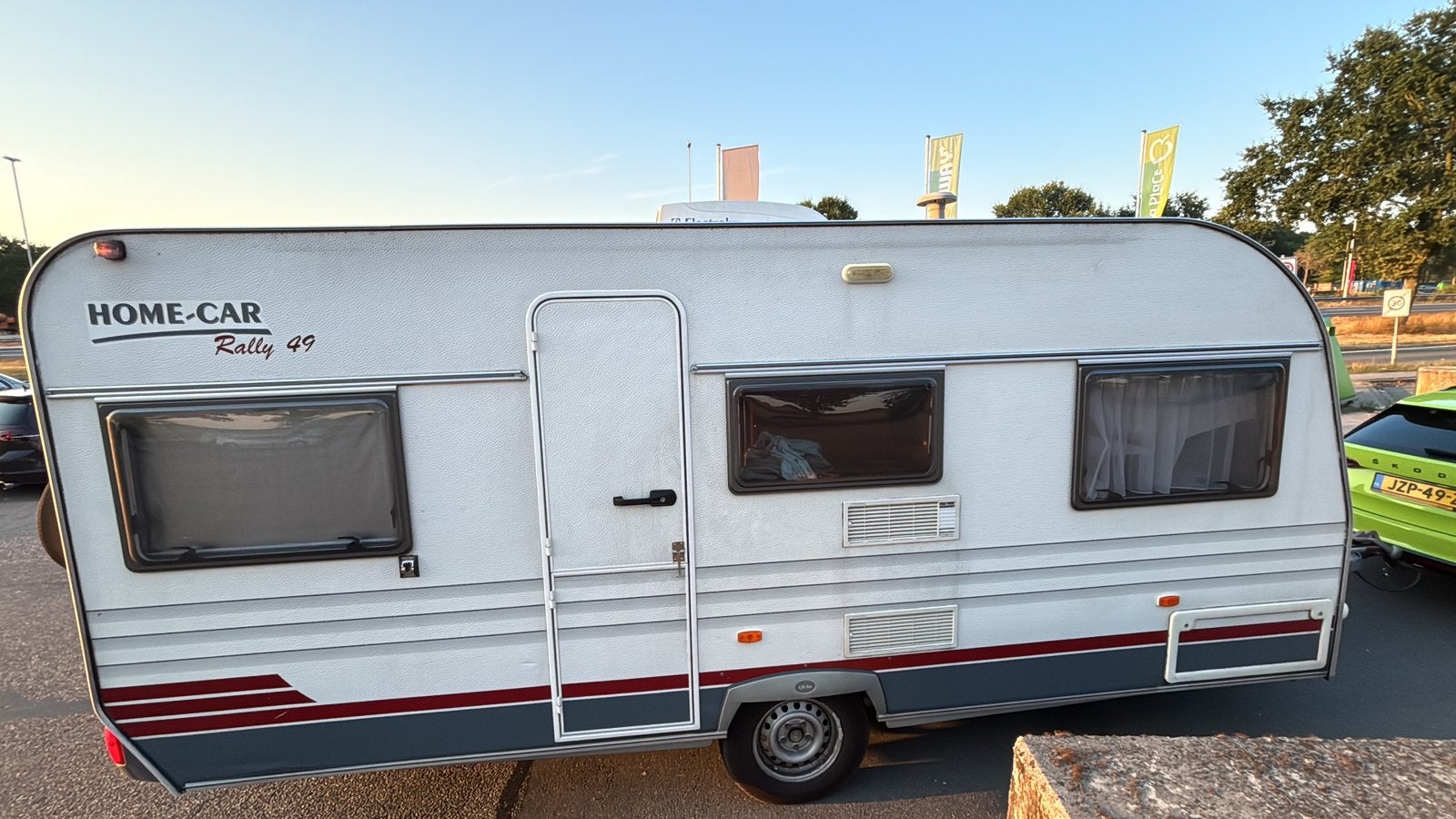 Klus caravan | home car rally 49 | airco | fietsendrager, Vast bed, Home-car, Standaardzit, Schokbreker