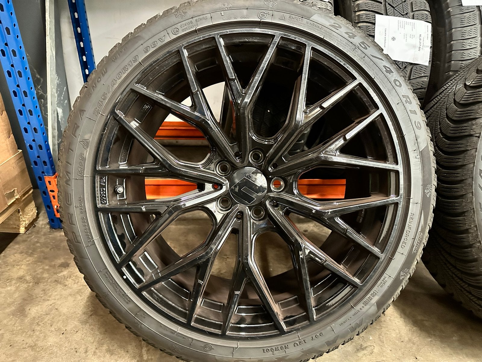 19 inch velgen met winterbanden - 245/40R19 98V, Banden en Velgen, Winterbanden, Personenwagen, Ophalen