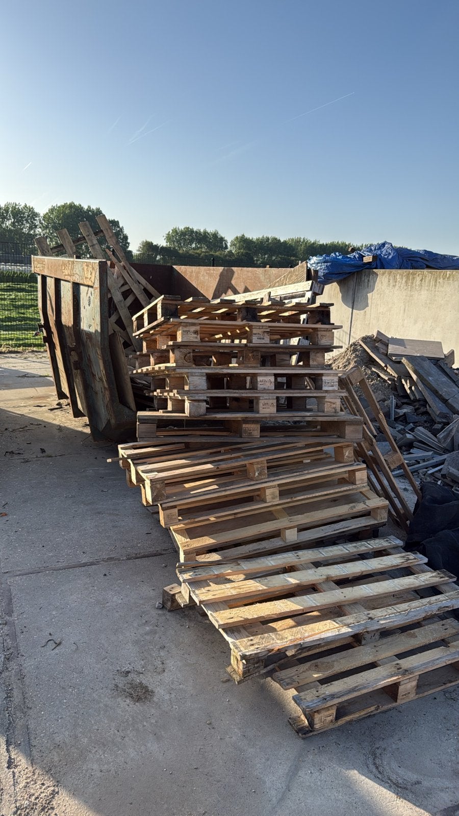 Gratis brandhout (pallets en resthout), Tuin en Terras, Haardhout, 6 m³ of meer, Ophalen, Overige houtsoorten, Blokken