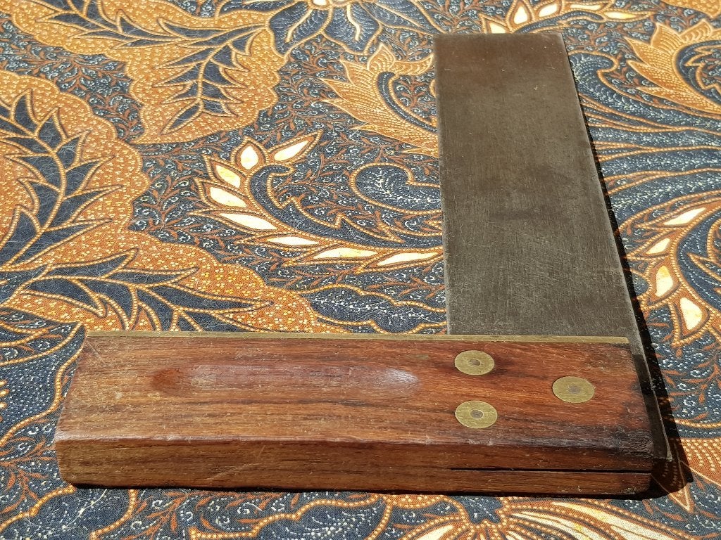 Mooi antiek Engels gereedschap van mahoniehout en koper.