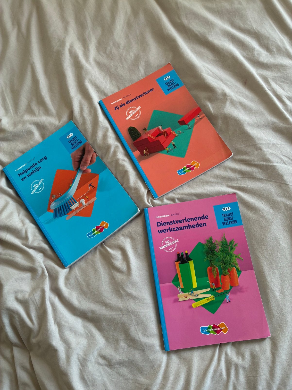 Helpende plus boeken, Ophalen of Verzenden, Zo goed als nieuw