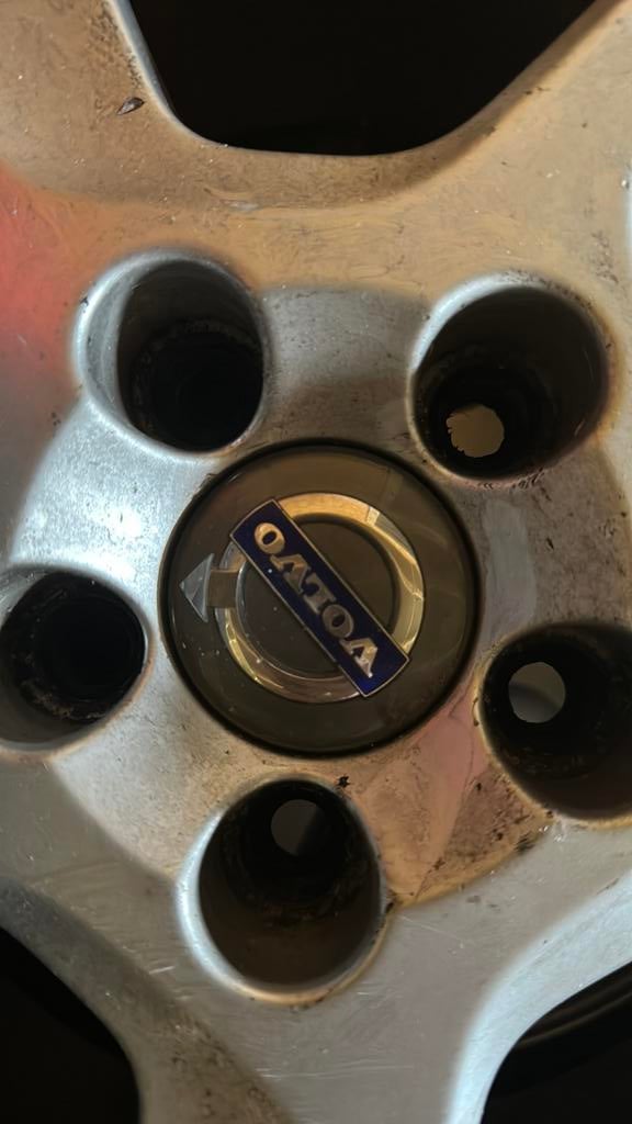 Volvo wieldoppen incl. “de rest”, Ophalen, Gebruikt
