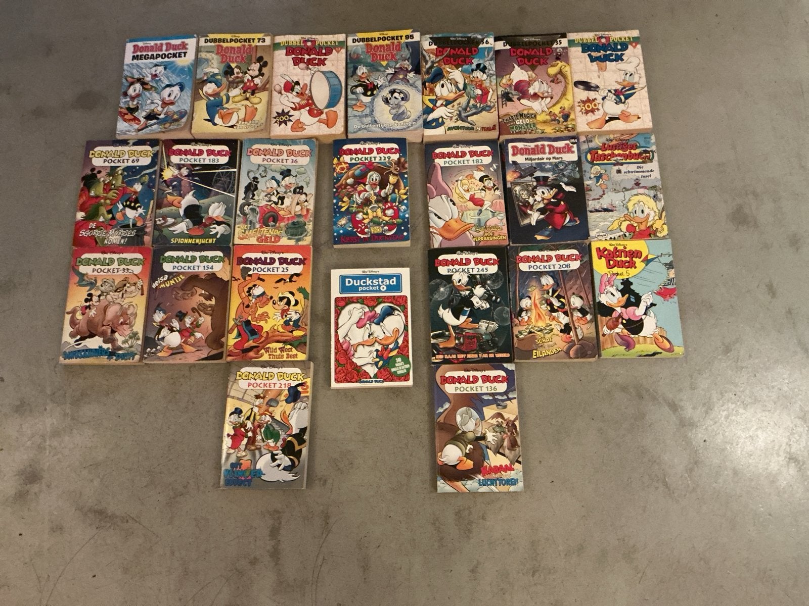 Grote collectie Donald Duck pockets en megazakken, Meerdere stripboeken, Ophalen, Gelezen