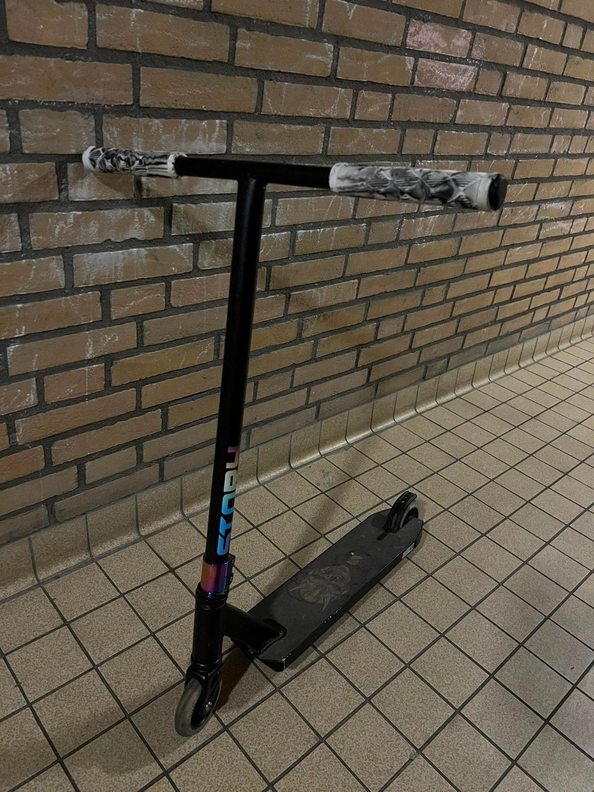Stuntstep met speling in stuur, Fietsen en Brommers, Steps, Ophalen, Gebruikt, Gewone step, Story