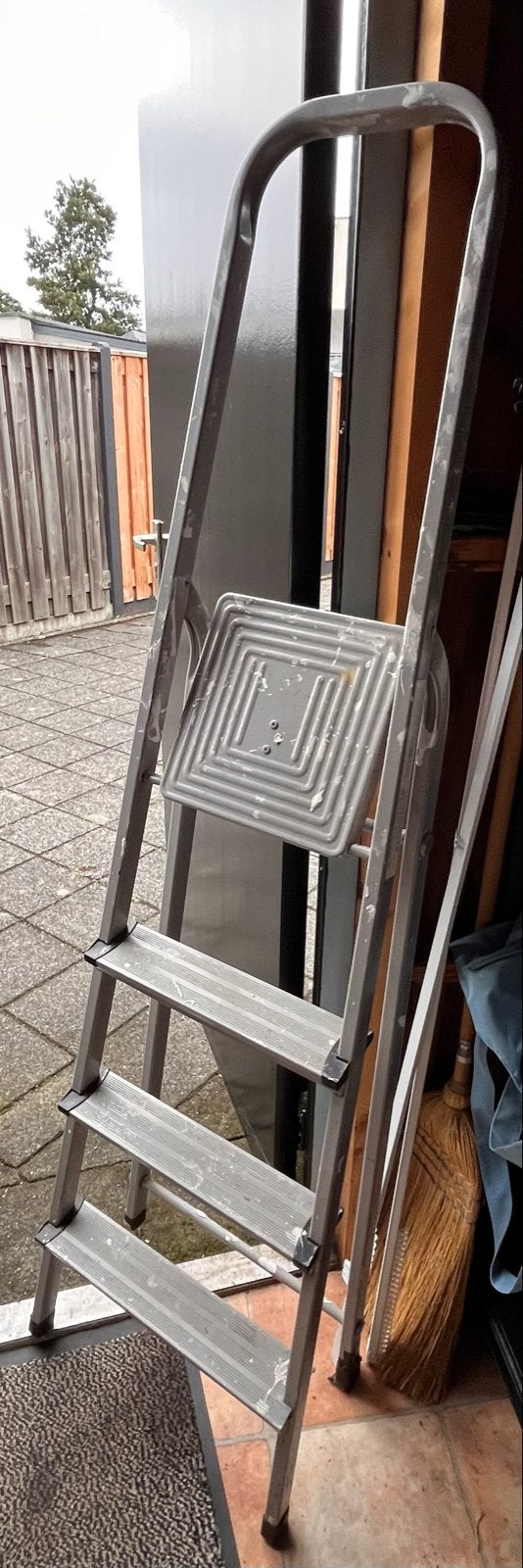 Gebruikte huishoudtrap met 3 treden en plateau, Ophalen, Gebruikt, Trap, Opvouwbaar of Inschuifbaar