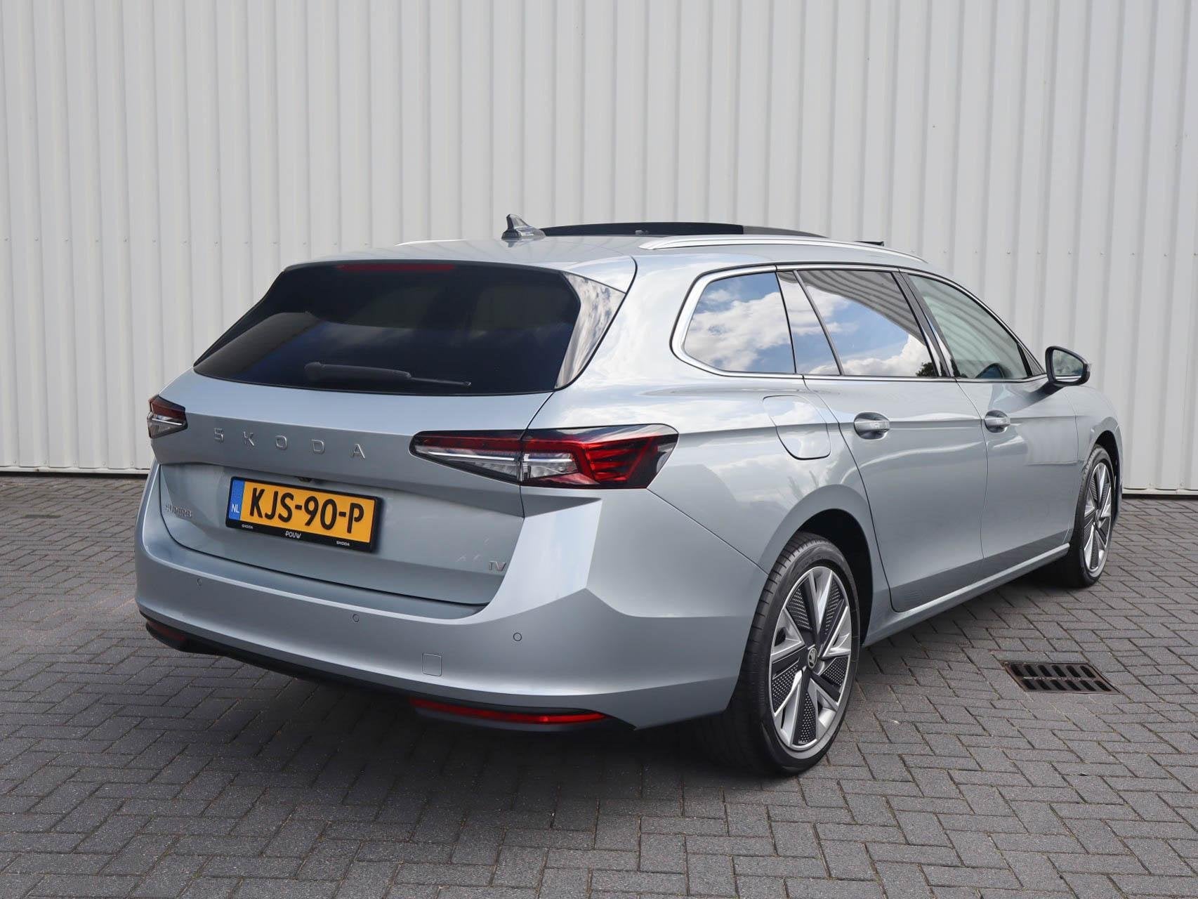 Skoda Superb Combi 1.5 TSI 204pk PHEV Edition | SoH 100% | P, Auto's, Skoda, 12 maanden, Stof, Euro 6, 4 cilinders