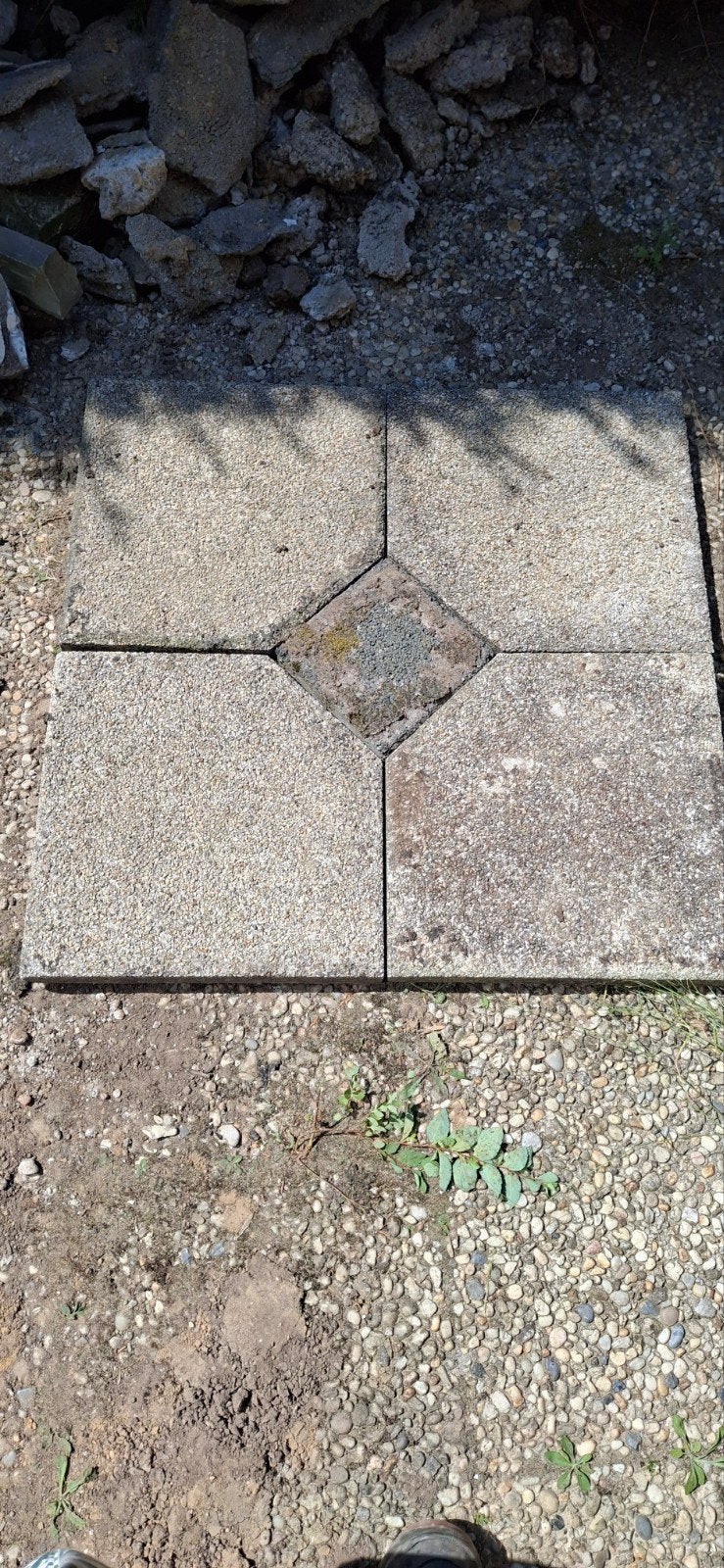 Gratis afhalen - terrastegels, ong. 125 tegels, 40x40., Tuin en Terras, Tegels en Klinkers, Ophalen, Gebruikt, 10 m² of meer, Grind