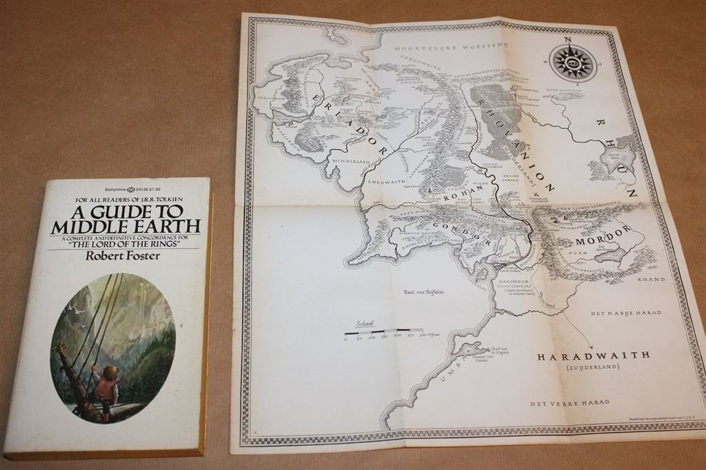 A Guide to Middle-Earth — Foster, met Grote Uitvouwkaart, Boeken, Ophalen of Verzenden, Gelezen